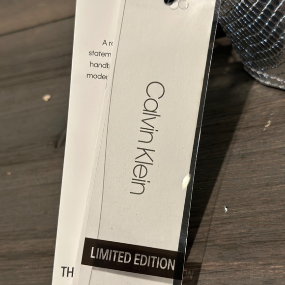 BNWT Calvin Klein Limited Edition Statement Series Silver Lock Bucket Bag - Picture 8 of 10